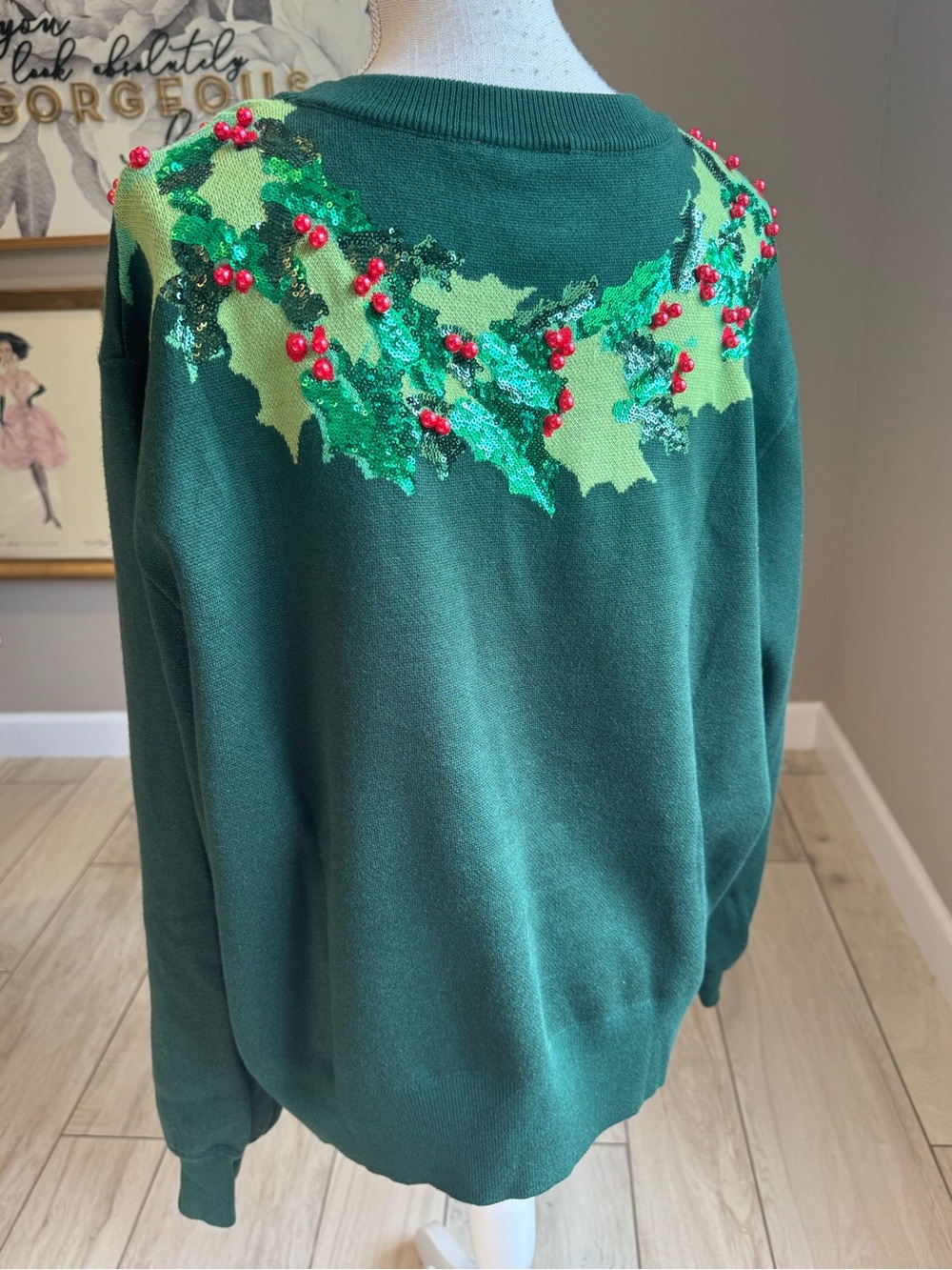 NWOT! QUEEN OF SPARKLES Dark Green Sequin Wreath and Bow Sweater - Picture 6 of 10